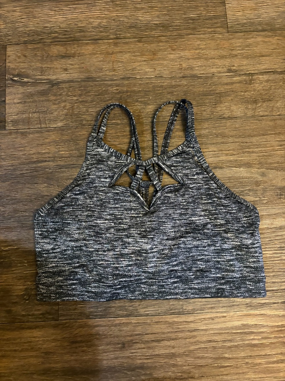 Victoria Sport Show Off Strappy Back/White Sports Bra Cutout VS Size Medium